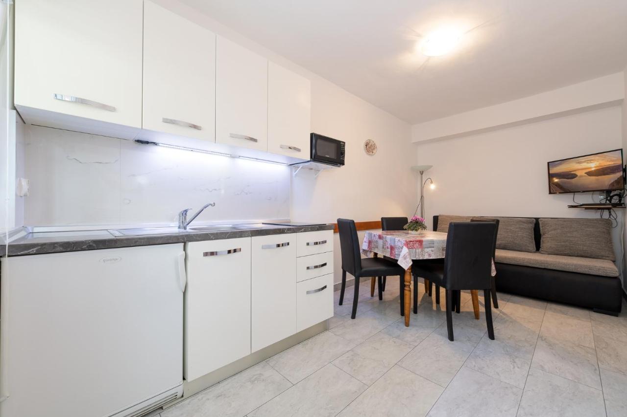 Apartments Melita Crikvenica Esterno foto